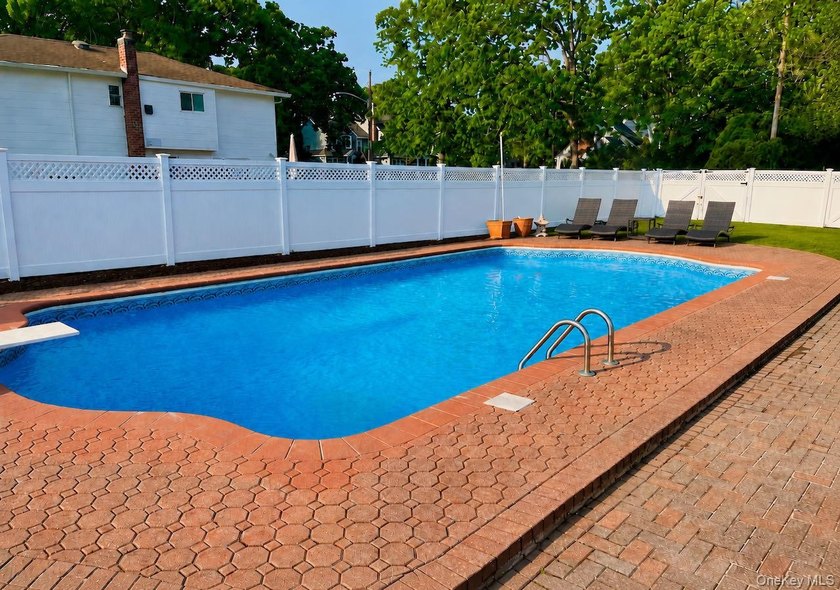 Welcome Home to your Move In Ready Expanded Cape in Massapequa - photo 32