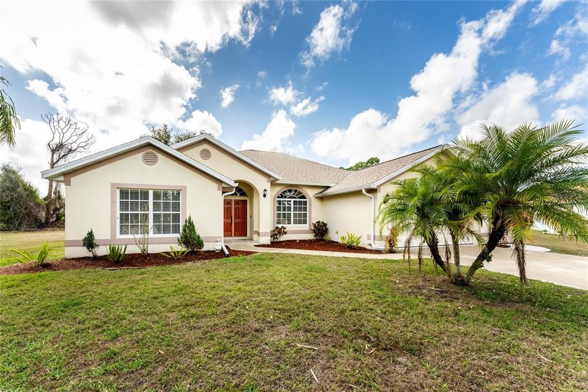 Motivated Seller!! Welcome home to this beautifully maintained - photo 3