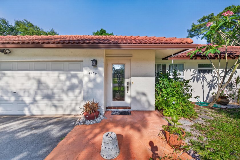 A fantastic location in a well-manicured community. This large 2 - photo 2