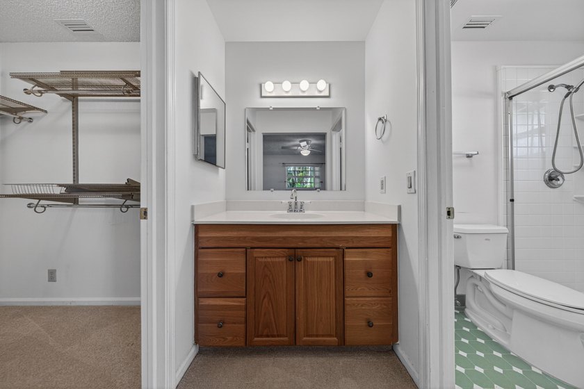 A fantastic location in a well-manicured community. This large 2 - photo 6