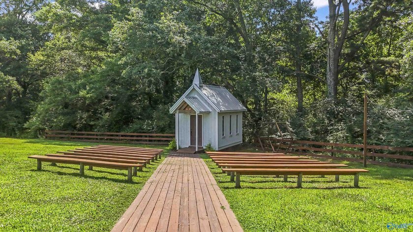 Turnkey wedding venue &amp; income producing property on 20 acres in - photo 4