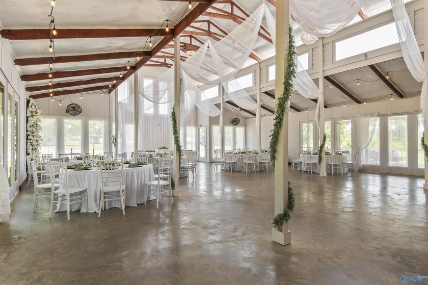 Turnkey wedding venue &amp; income producing property on 20 acres in - photo 9