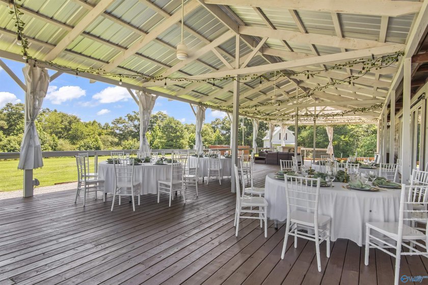 Turnkey wedding venue &amp; income producing property on 20 acres in - photo 10