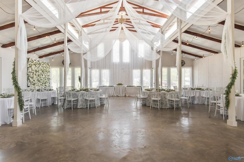 Turnkey wedding venue &amp; income producing property on 20 acres in - photo 5