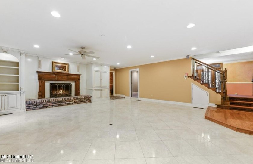 Beautiful Amazing home in Gautier. It has a NEW ROOF and New AC - photo 7