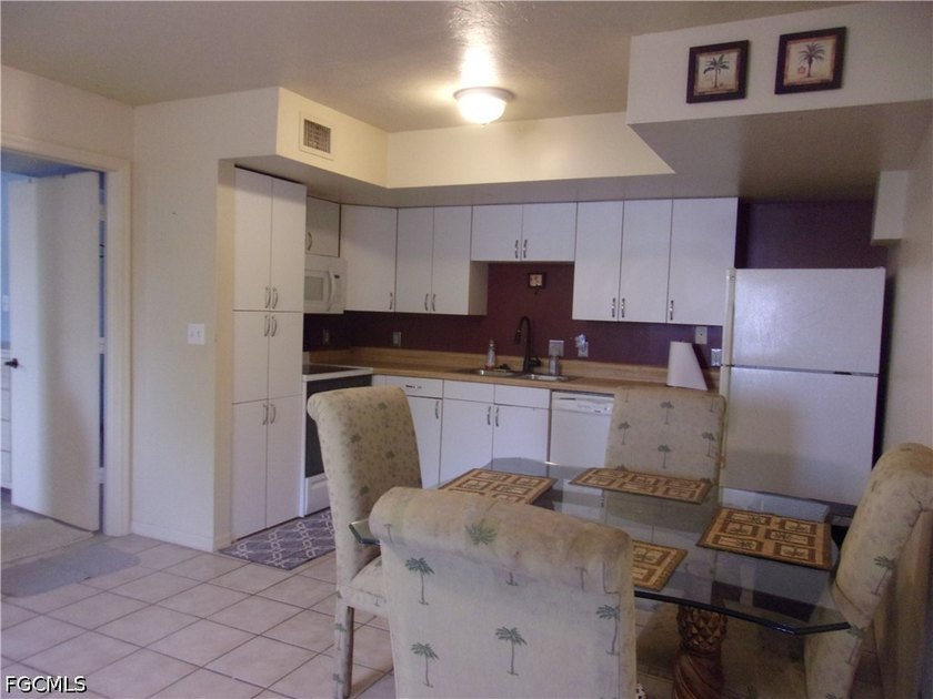 Single bedroom, one shower Condominium, this first-floor unit in - photo 3