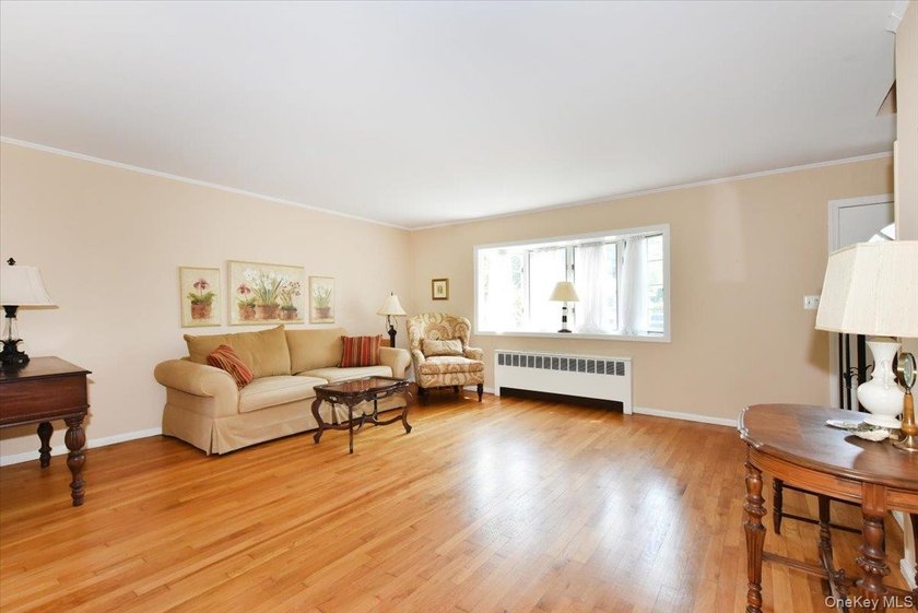 Welcome To 344 New York Ave. In Massapequa Park! This Beautiful - photo 6