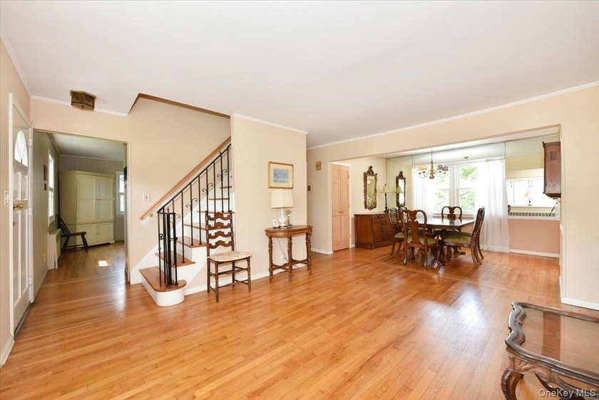 Welcome To 344 New York Ave. In Massapequa Park! This Beautiful - photo 7