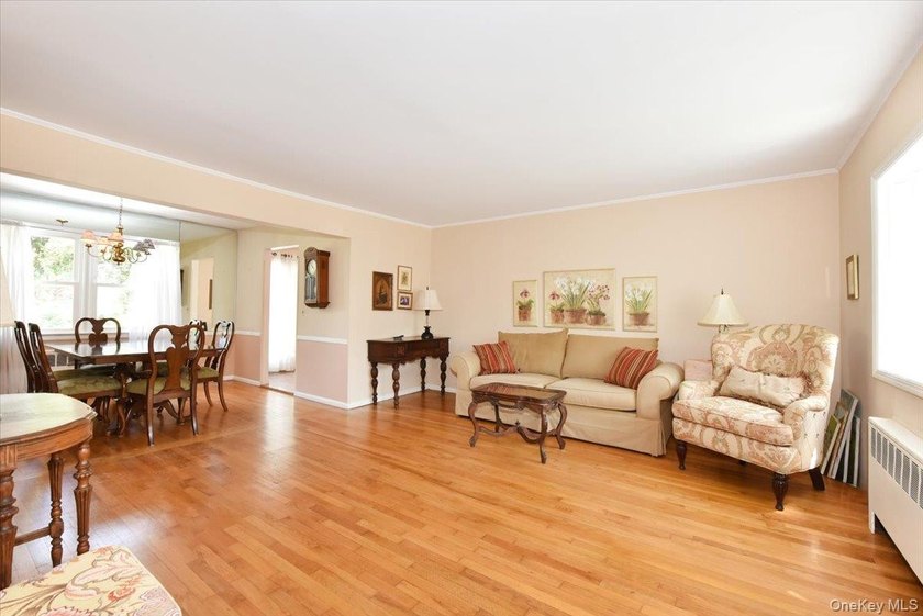 Welcome To 344 New York Ave. In Massapequa Park! This Beautiful - photo 8
