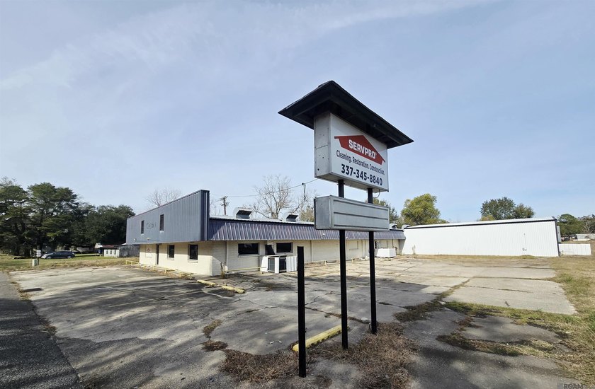 Endless possibilities await with this unique +/-10,000 sq - photo 2