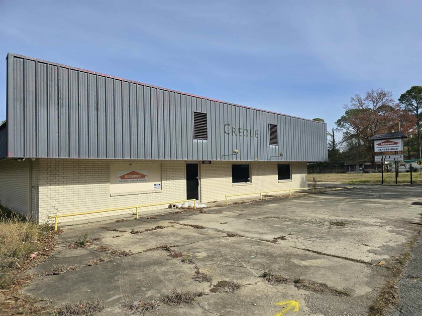 Endless possibilities await with this unique +/-10,000 sq - photo 4