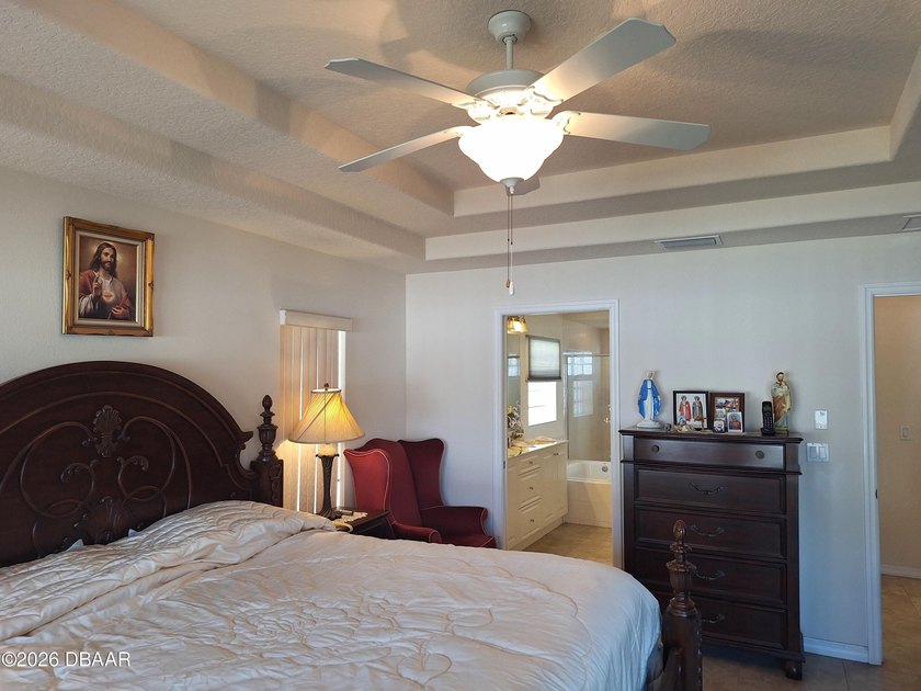 OUTSTANDING &amp; RARE VANACORE CUSTOM HOME-Gorgeous Hibiscus 1 - photo 10