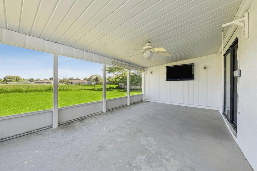 Welcome to this spacious 3 bed and 3 bath home with 2 ensuites - photo 15