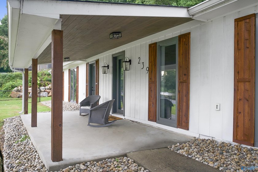 Waterfront Property in RBC! Completely Renovated, Almost new! - photo 3