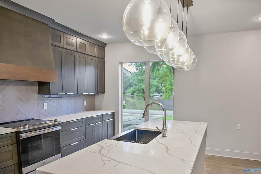 Waterfront Property in RBC! Completely Renovated, Almost new! - photo 10