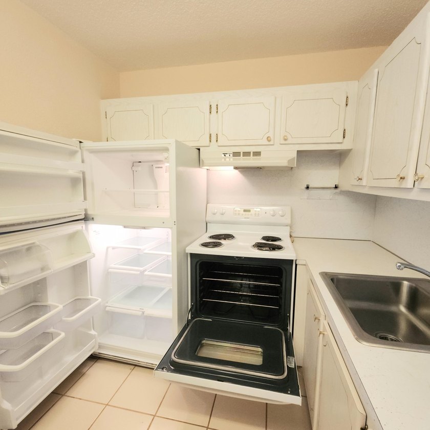 Great value for this sparkling professional cleaned condo. Walk - photo 6