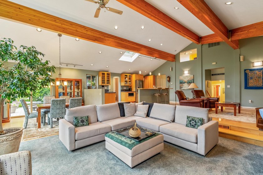 This furnished spacious, updated Meadows Golf Course home - photo 11