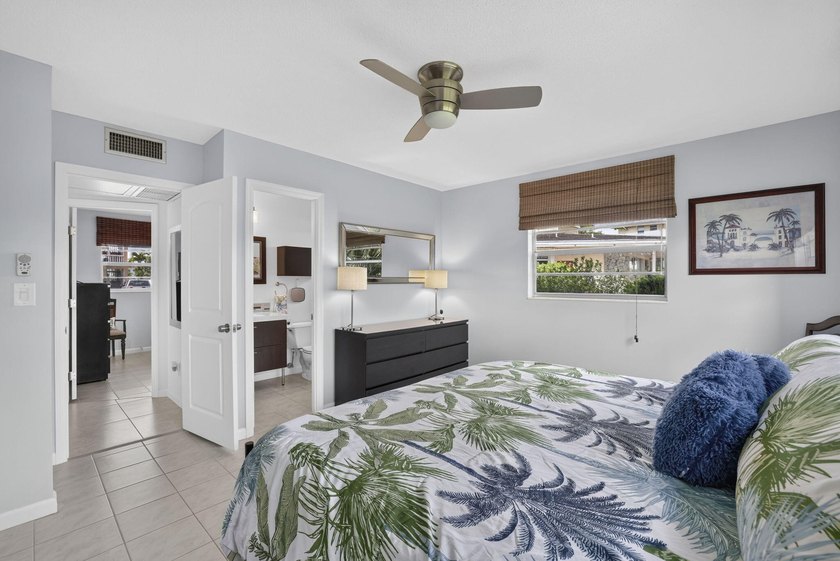 Beautifully updated 2-bedroom, 2-bath first-floor corner unit in - photo 16