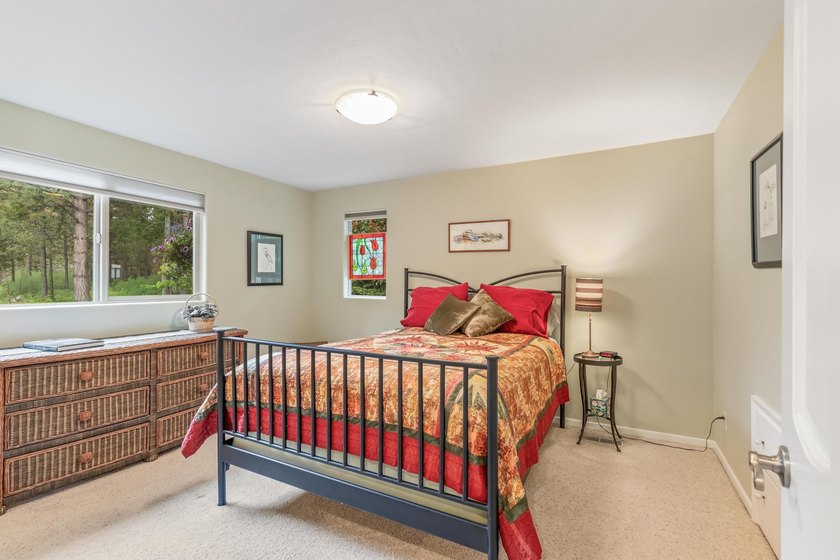 This furnished spacious, updated Meadows Golf Course home - photo 19