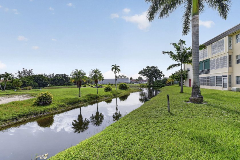 Beautifully updated 2-bedroom, 2-bath first-floor corner unit in - photo 24
