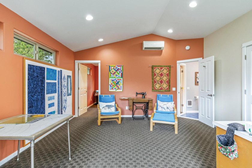 This furnished spacious, updated Meadows Golf Course home - photo 29