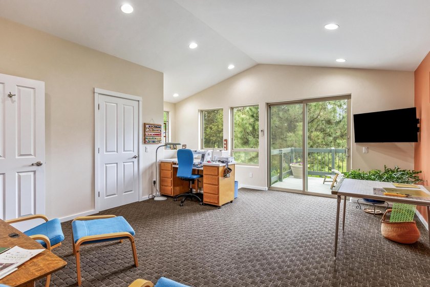 This furnished spacious, updated Meadows Golf Course home - photo 30
