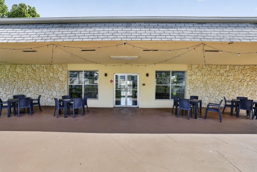 Beautifully updated 2-bedroom, 2-bath first-floor corner unit in - photo 41