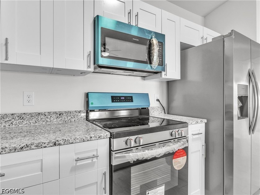 2024 duplex in Cape Coral (2) 3-BED 2 BATH @ 1,300 sq ft eac - photo 4