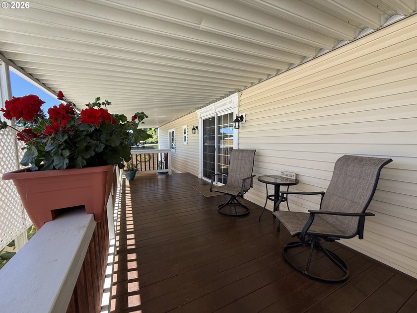 EXCELLENT CONDITION! 1984, 924 sq ft 2 bed, 2 bath manufactured - photo 3