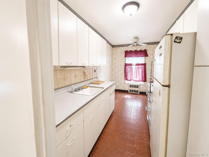 Bring your vision to this spacious 2-bedroom, 1-bath cooperative - photo 5