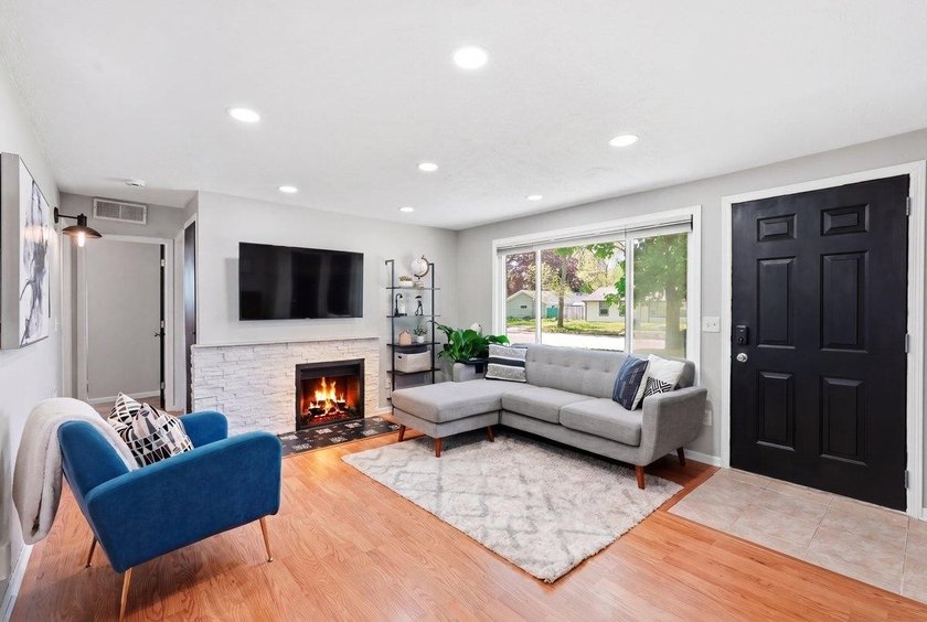 Welcome to this wonderful east side bungalow, filled with - photo 4