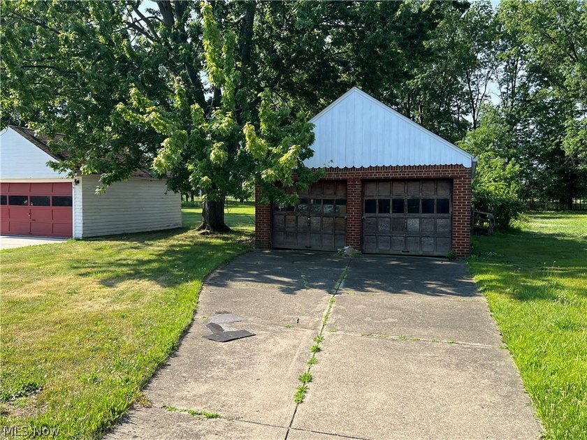 This Home is a fixer upper - photo 5
