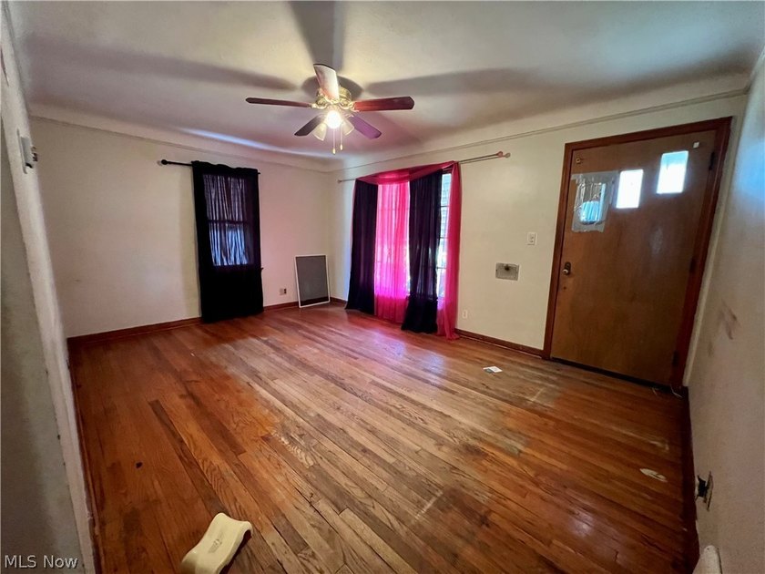This Home is a fixer upper - photo 6