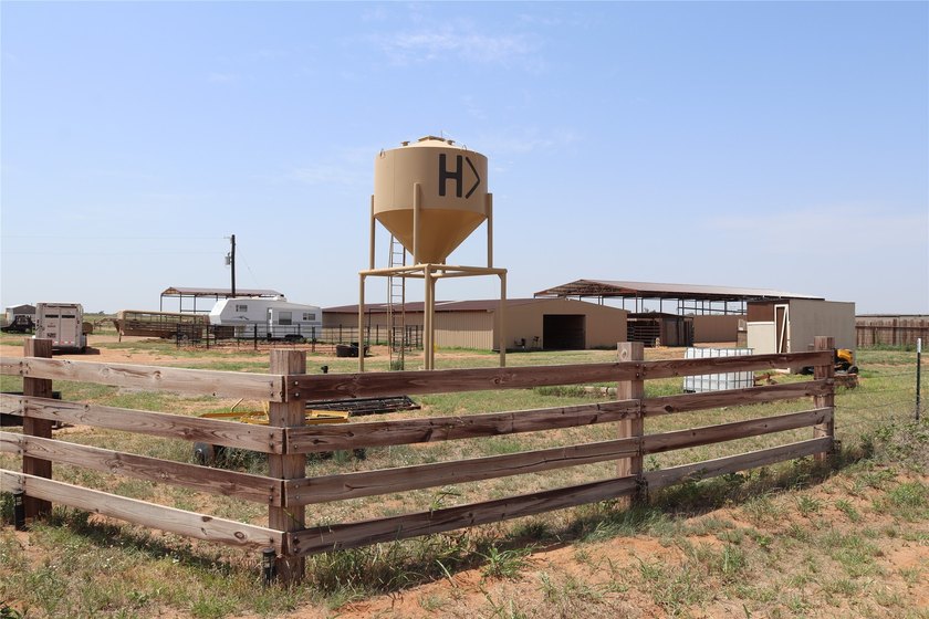 Turn-key Equine training facility. Currently used as a cutting - photo 2