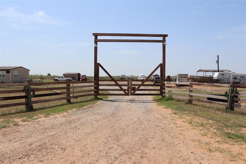 Turn-key Equine training facility. Currently used as a cutting - photo 3