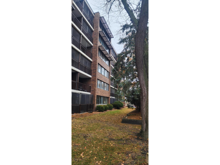 Welcome to Unit #104 at High Point - a beautifully designed - photo 5
