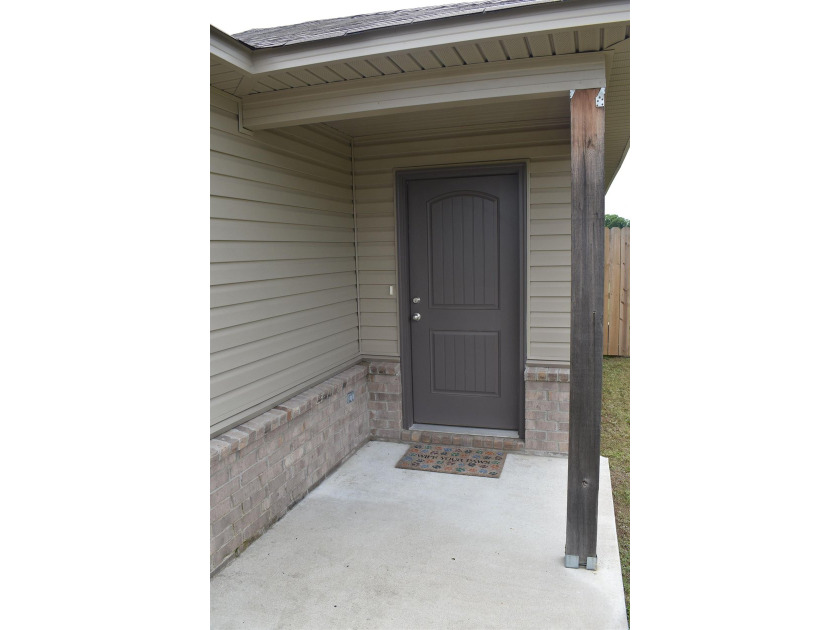 Welcome home to this beautiful newer construction offering the - photo 4