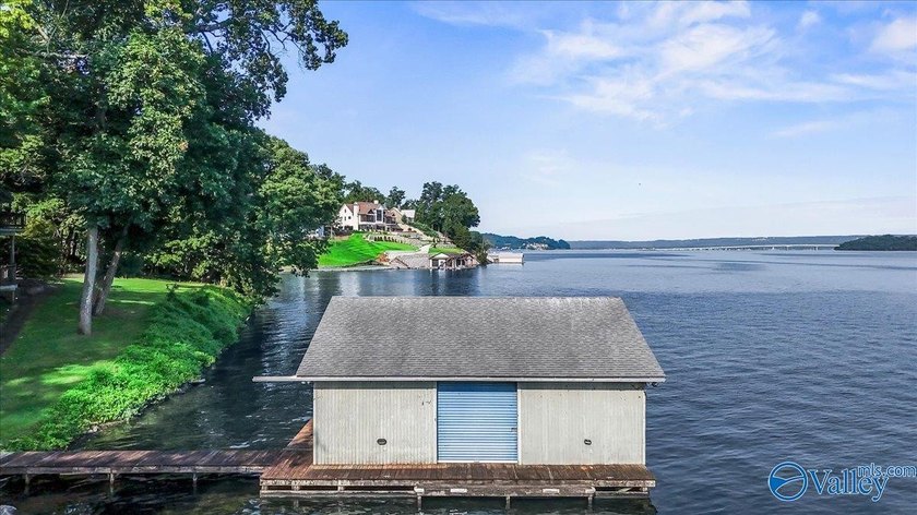The Premier Waterfront lot on Signal Point. This opportunity - photo 2