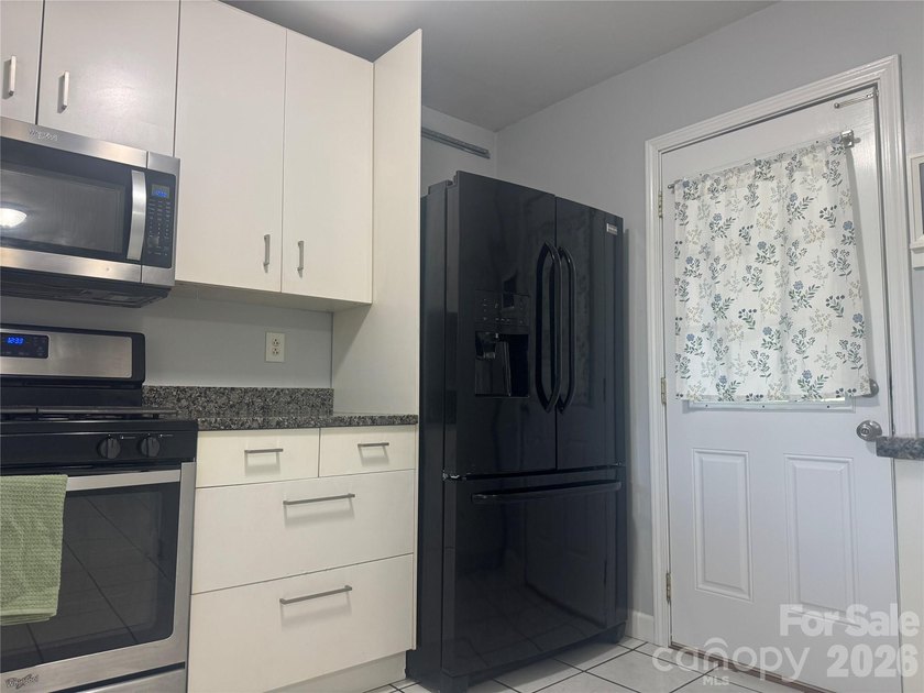 Welcome home to this inviting 3-bedroom, 1-bath residence - photo 11