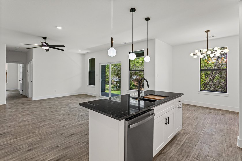 Discover this stunning brand-new 4-bedroom, 2-bathroom home in - photo 6