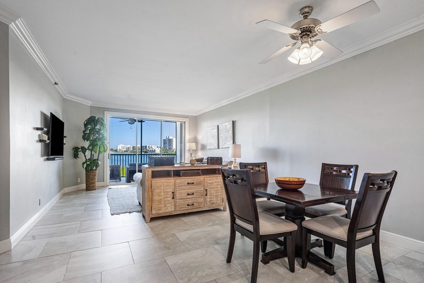 Beautiful 2 bed 2 bath unit overlooking the intercoastal - photo 7