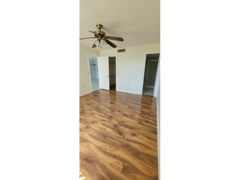 Very clean and well kept 2 bedroom, 2 bathroom condo located - photo 6