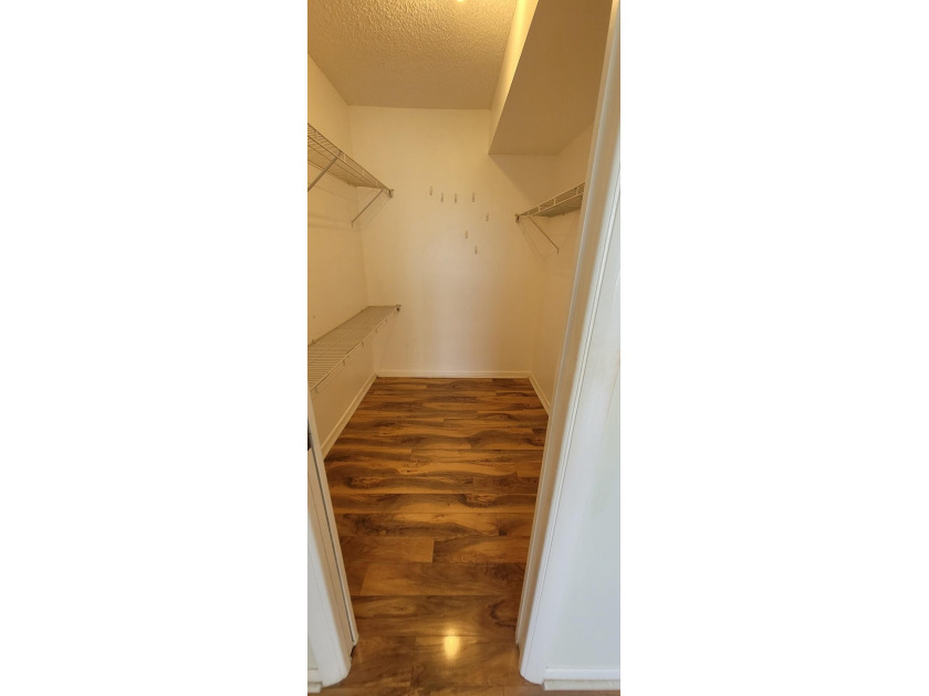Very clean and well kept 2 bedroom, 2 bathroom condo located - photo 8