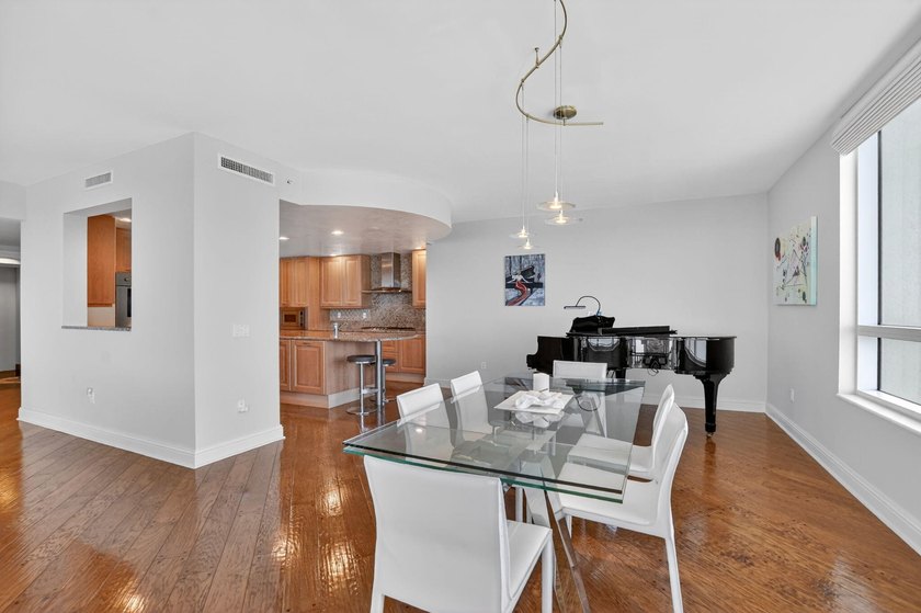 *Spectacular direct oceanfront 4-bedroom, 4.5-bath, 16th-floor - photo 9