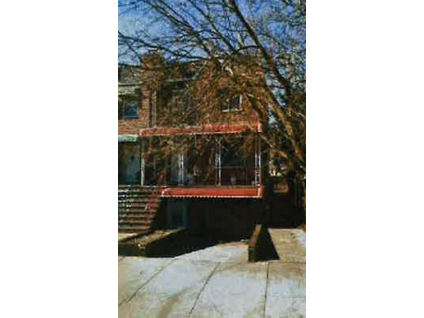 Beautiful single family residence available in the Baychester - photo 2
