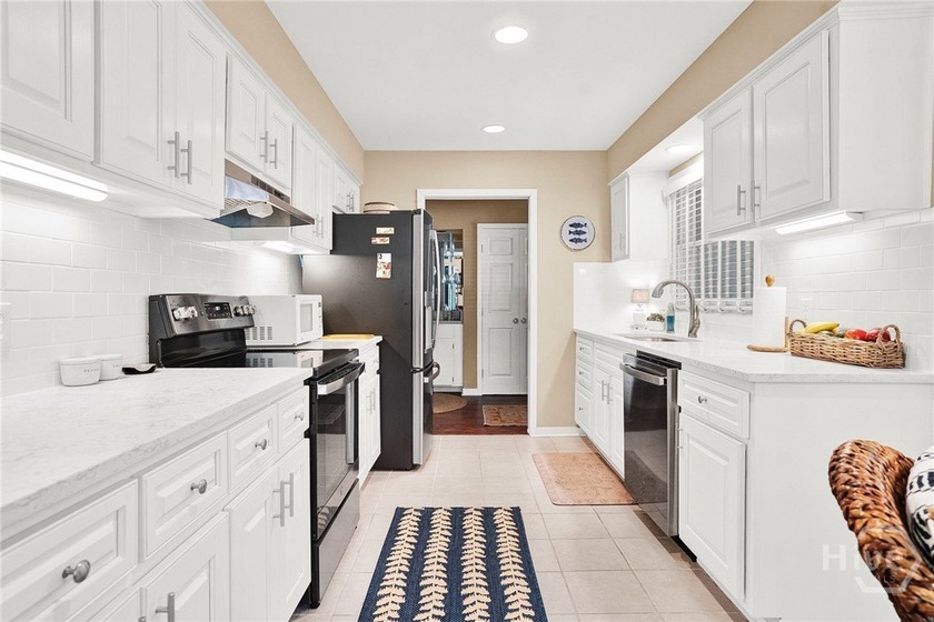 Truly maintenance-free living! This turn-key unit is move-in - photo 19