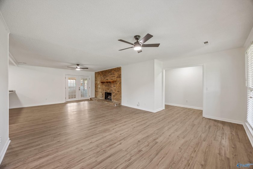 Enjoy golf course living with NO HOA, WORKSHOP and POOL! - photo 9
