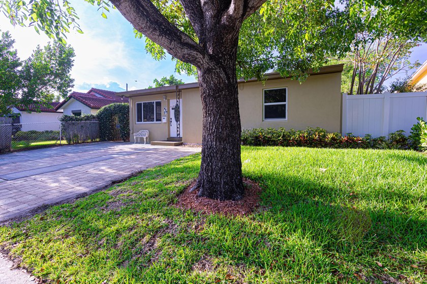 Welcome to your private home in West Palm Beach! This stunning - photo 8
