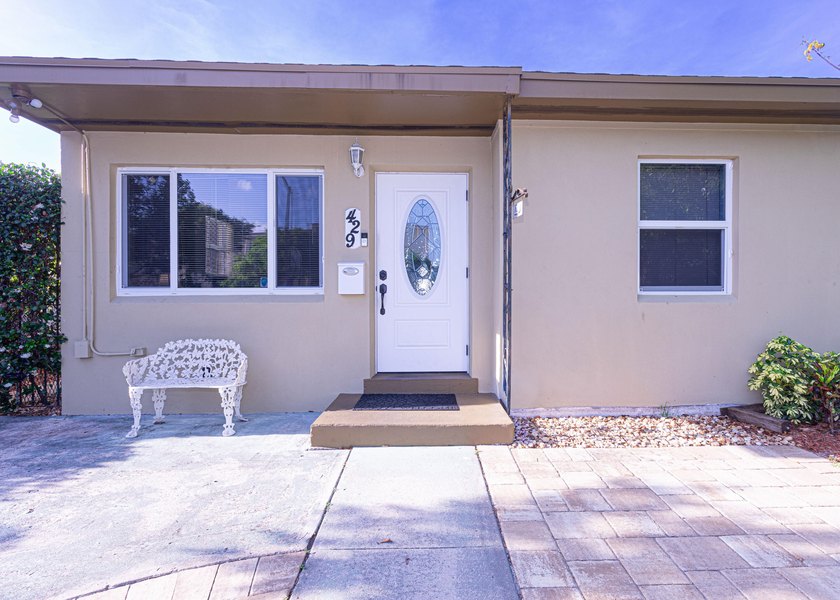 Welcome to your private home in West Palm Beach! This stunning - photo 10