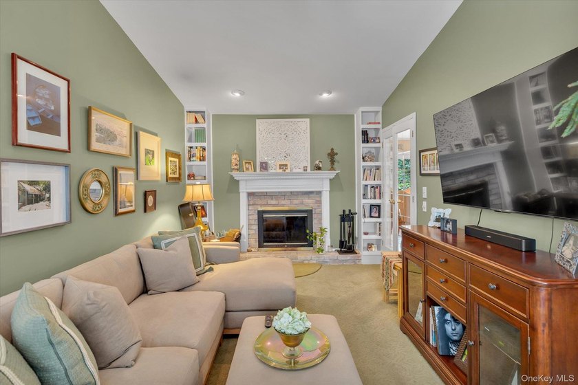 Welcome to this beautifully updated 4-bedroom, 2-bath Cape that - photo 11